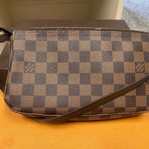 Louis Vuitton -small bag